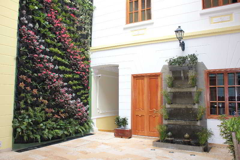 בוגוטה Hotel Santa Lucia Boutique Spa מראה חיצוני תמונה Vertical garden in a courtyard